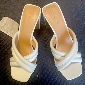 NWT The drop white sandal size 9.5